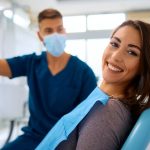 Comparativa entre carillas de porcelana y carillas de composite para tratamiento de estética dental en DentalStar